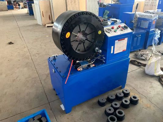 1/8 a 4 pollici Distanza di crimping Strumento di crimping idraulico elettrico 0,01 mm Precisione di crimping macchina con dimensioni 850 * 530 * 940 mm