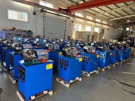 2 pollici 6-51mm Maglietta elettrica di gomma per tubature 600T Forza di crimping con dimensioni è 860 * 640 * 1300 mm con 10 set di matrici