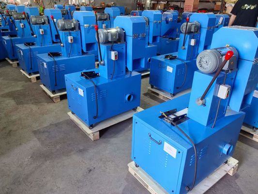 Un buon prezzo. 2850 RPM Motore gomma tubo di taglio macchina con taglio di gamma ID del tubo in linea