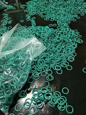 Materiale verde NBR/FKM/FFKM Gomma O Anelli OEM/ODM Stampo a compressione con buona resistenza all'olio 16-30 N/mm Resistenza alla rottura