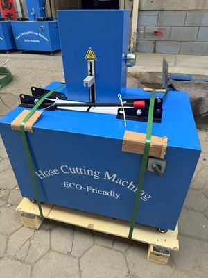 Un buon prezzo. 2 pollici Blu Skiving e 4 strati di gomma elettrica tubo di taglio macchina con avanzato e facile da usare controllo del pulsante in linea