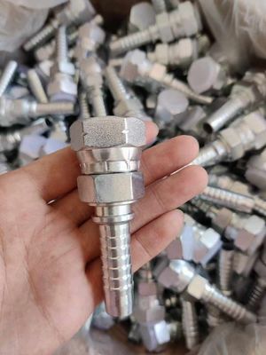 Un buon prezzo. Materiale grezzo in acciaio al carbonio carrello elevatore idraulico riutilizzabile Fittings di tubi idraulici maschile femminile Fittings di ferrule di tubi idraulici in linea