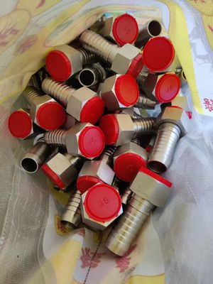 Diverse materie prime e standard Acciaio al carbonio Metrica Fittings di tubi idraulici AIR NPT JIC SAE BSP Fittings di tubi