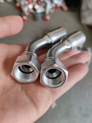 Dimensioni e standard diversi Flanche in acciaio al carbonio 1/2 JIC Fittings di tubi idraulici JIS BSP Adaptatori di freni in acciaio