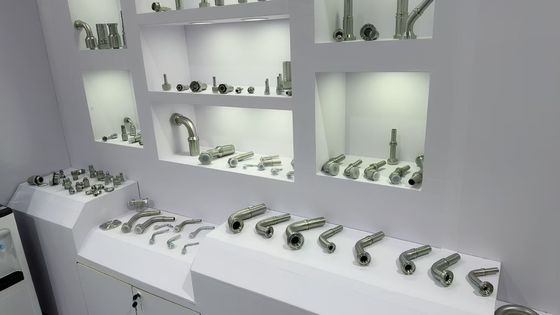 Adattatore di filo personalizzato/Infissi idraulici per tubi idraulici Infissi idraulici per tubi ferrule Forma uguale 1/4 ′′ dritto, 45°, 90° Dimensioni diverse