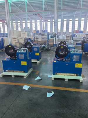 Un buon prezzo. 4 pollici idraulica tubo di crimping macchina con controllo PLC 16 Die 6-102mm Range in linea