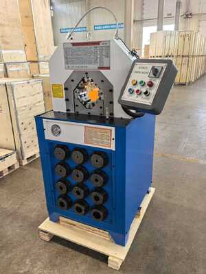 Un buon prezzo. 3 Inch Hydraulic Hose Crimping Machine with 15 Dies Button Control System and Fast Change Moulds in linea