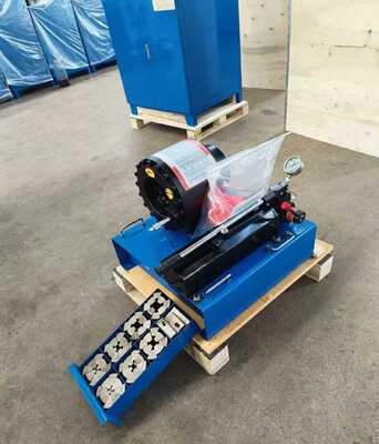 Macchina per crimpare manuale per tubi flessibili 600T ad alta efficienza di colore blu da 2 pollici con gamma di crimpatura da 6-51 mm e 10 matrici intercambiabili per applicazioni idrauliche