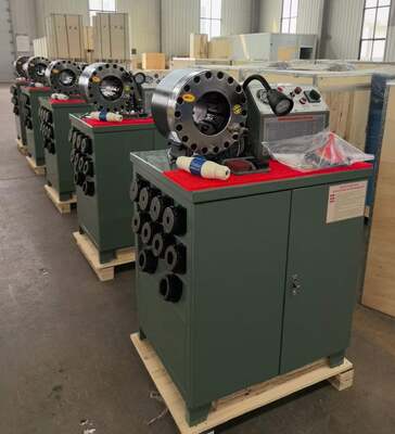Un buon prezzo. Macchina di piegatura del tubo di gomma di servizio dell'OEM da 2 pollici 600T Modello più alto Colore verde 220v/380v Tensione Tensione elettrica apecial con gamma di 6-51mm e 10 matrici intercambiabili in linea