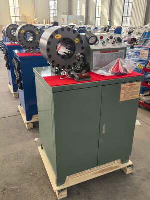 Un buon prezzo. Macchina crimpatrice per tubi in gomma da 2 pollici e 600 tonnellate, modello superiore, colore verde, tensione 220v/380v, con range 6-51mm e 10 matrici intercambiabili in linea