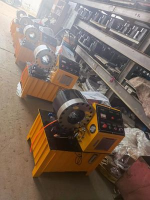 Un buon prezzo. piegatore ad alta pressione 380V DX68 del tubo flessibile 31.5Mpa per la pressatura dell'accessorio per tubi in linea