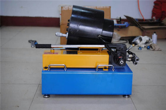 Un buon prezzo. Macchina ad alta pressione di piegatura della stampa del tubo flessibile 600t della macchina del tubo flessibile manuale di alta efficienza in linea