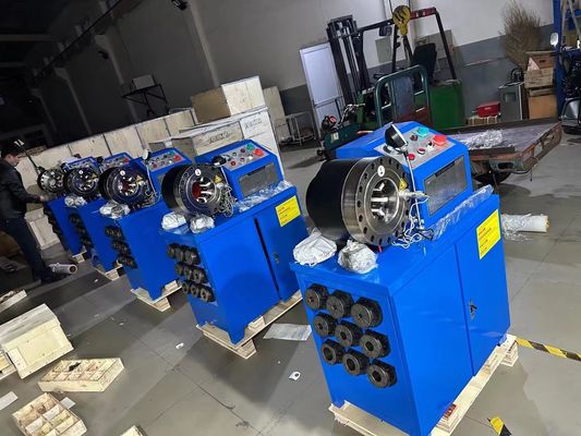 Un buon prezzo. Macchina affidabile per il crimping di tubi di gomma con dimensioni di 860*640*1300 mm in linea