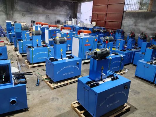 Un buon prezzo. Operatore automatico 2 pollici ID gomma tubo di taglio macchina con controllo del pulsante in linea