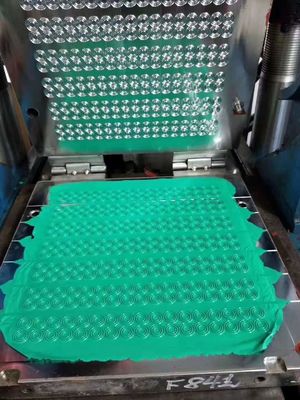 Un buon prezzo. Colori verdi NBR/FKM/FFKM Rubber O Rings OEM/ODM Formaggio a compressione con buona resistenza all'olio 16-30 N/mm Resistenza alla rottura in linea