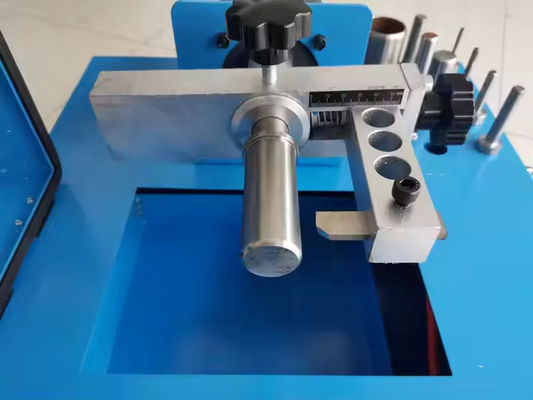 12v Voltage Blu Color Car Loading 35kg Hose Skiving Machine 2 pollici Potenza del motore 0.4kw per Benefit / Hose Peeling Machine