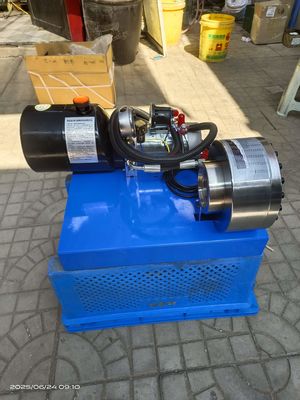 Un buon prezzo. 1 pollice 7 strisce 1-4 strato tubo idraulico Crimping Machine / tubo Crimping Machine alta pressione 6-25mm con colore blu 12v/24V in linea