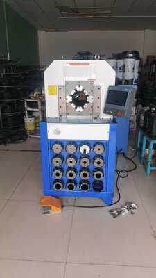 Un buon prezzo. 3 pollici 15 Dies Hydraulic Hose Crimping Machine con 2800KN Forza di Crimping per applicazioni ad alta pressione in linea