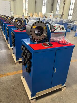 Un buon prezzo. La dimensione di crimpatura di colore blu da 2 pollici raggiunge il diametro interno del tubo da 2,5 pollici Macchina per piegare il tubo in gomma con forza di crimpatura Big Force 600T con gamma di 6-51 mm e 10 matrici intercambiabili con strumenti di stampo a cambio rapido in linea