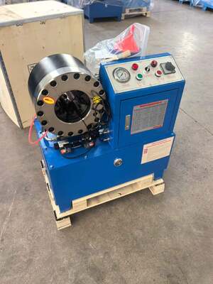Un buon prezzo. Piegatrice per tubi idraulici elettrica a 2 pollici DX68 di colore blu con intervallo di crimpatura di 6-51 mm ± 0,01 mm Precisione di 10 matrici ed efficienza di 200 pezzi all'ora in linea