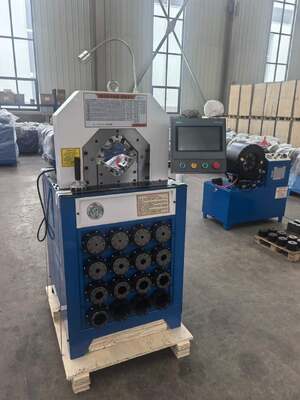 Un buon prezzo. Macchina idraulica per crimpare tubi flessibili con spessore super da 3 pollici, maggiore forza di crimpatura, sistema di controllo PLC, forza di crimpatura 2800KN, tensione 380v e intervallo di crimpatura 6-76mm, 15 matrici per applicazioni idrauliche in linea