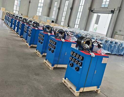 Un buon prezzo. Macchina per piegare il tubo di gomma 600T 31.5Mpa Modello superiore Colore blu 3kw Motore Pulsante Controllo Systerm Tensione 220v/240v/380v/415v Con intervallo di crimpatura 6-51mm e 10 matrici intercambiabili in linea